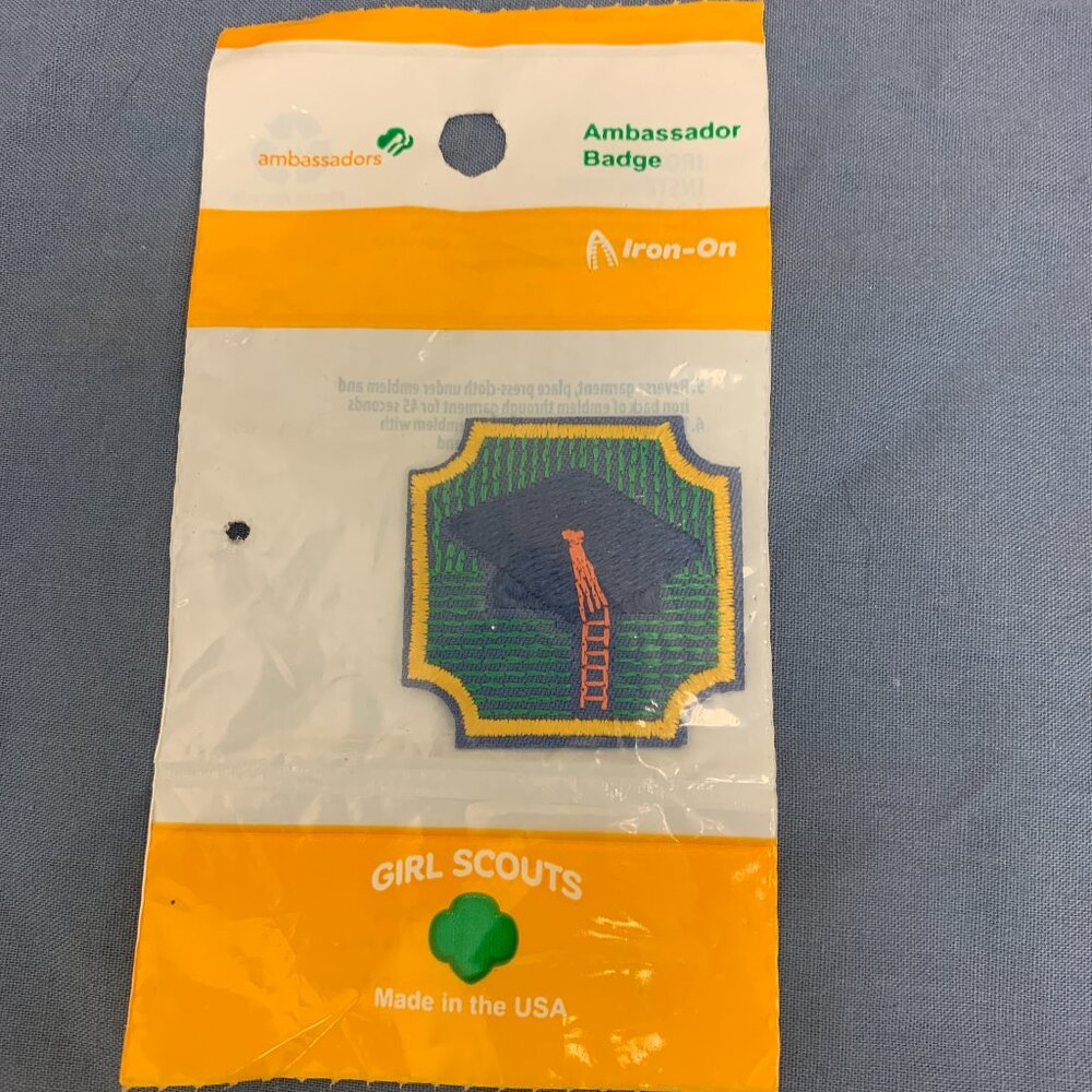 GIRL SCOUTS - NEW Girl Scout Ambassador COLLEGE KNOWLEDGE patch, iron on